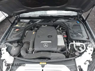 2015 Mercedes-Benz C-Class C 300 Luxury with VIN 55SWF4KB4FU020761, listed as a IAAI auction lot 41859583 with 112,885 mi miles. Bid and sale history available at carsss.com. Image 10.