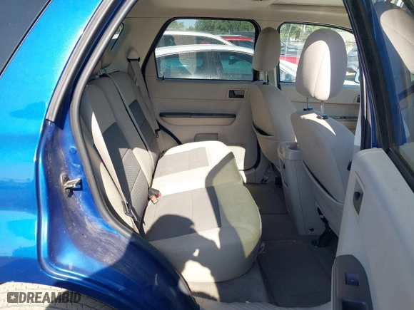 2008 Ford Escape XLT with VIN 1FMCU03188KE00812, listed as a IAAI auction lot 42015999 with 106,111 mi miles. Bid and sale history available at carsss.com. Image 8.