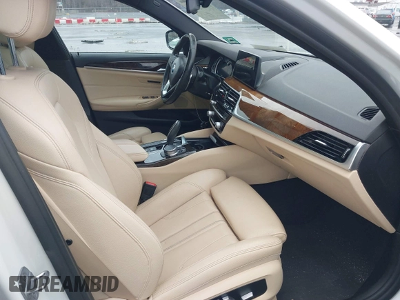 2018 BMW 5 Series 530i xDrive z VIN WBAJA7C52JWC75823, wystawiony jako IAAI lot #41544671 z przebiegiem 138 327 mil mil oraz . Historia ofert i sprzedaży dostępna na DreamBid. Obrazek 5.