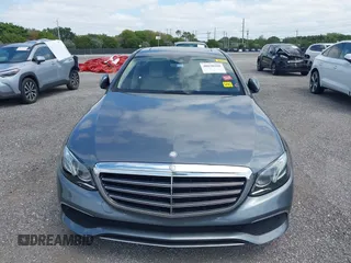 2017 Mercedes-Benz E-Class E 300 Luxury with VIN WDDZF4JB2HA137353, listed as a IAAI auction lot 40830208 with 1 mi miles. Bid and sale history available at carsss.com. Image 12.