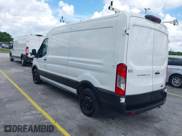 2021 Ford Transit Cargo z VIN 1FTBR1C81MKA40300, wystawiony jako IAAI lot #42707917 z przebiegiem 47 865 mil mil oraz . Historia ofert i sprzedaży dostępna na DreamBid. Obrazek 3.