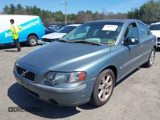 2003 Volvo S60 2.4L with VIN YV1RS61T932261689, listed as a IAAI auction lot 42088432 with 190,980 mi miles. Bid and sale history available at carsss.com. Image 2.
