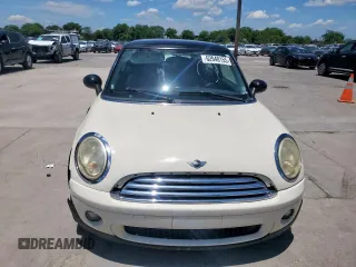 2010 MINI Hardtop z VIN WMWMF3C52ATZ66811, wystawiony jako Copart lot #62948155 z przebiegiem 170 347 mil mil oraz Czysty tytuł • Clean title. Historia ofert i sprzedaży dostępna na DreamBid. Obrazek 5.