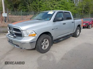 2009 Dodge 1500 SLT z VIN 1D3HV13T59S761955, wystawiony jako IAAI lot #42278950 z przebiegiem 139 017 mil mil oraz . Historia ofert i sprzedaży dostępna na DreamBid. Obrazek 2.