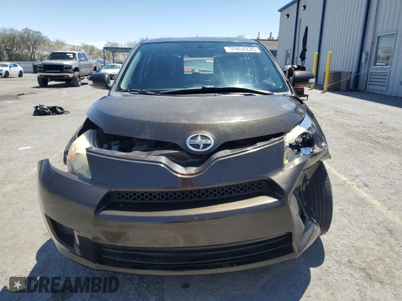 2011 Scion xD z VIN JTKKU4B44B1010587, wystawiony jako Copart lot #55654225 z przebiegiem 87 926 mil mil oraz Szkody całkowita. Historia ofert i sprzedaży dostępna na DreamBid. Obrazek 5.