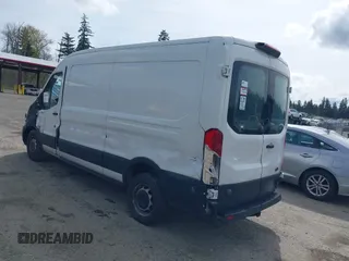 2019 Ford Transit z VIN 1FTBW2CM0KKB30319, wystawiony jako IAAI lot #42003985 z przebiegiem 396 456 mil mil oraz . Historia ofert i sprzedaży dostępna na DreamBid. Obrazek 3.