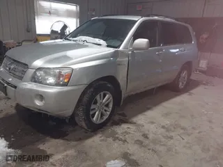 2006 Toyota Highlander Hybrid with VIN JTEDW21A260009306, listed as a IAAI auction lot 41624043 with 261,596 mi miles. Bid and sale history available at carsss.com. Image 17.