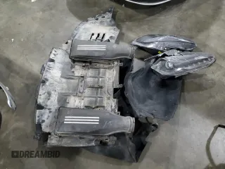 2014 Ferrari F12 z VIN ZFF74UHT5E0203242, wystawiony jako Copart lot #39032483 z przebiegiem 7926 mil mil oraz Szkody całkowita. Historia ofert i sprzedaży dostępna na DreamBid. Obrazek 13.