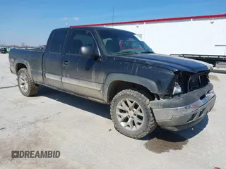 2005 Chevrolet Silverado 1500 Z71 with VIN 2GCEK19B251347481, listed as a IAAI auction lot 41886913 with 236,414 mi miles. Bid and sale history available at carsss.com. Image 1.