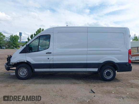 2024 Ford Transit Cargo z VIN 1FTBR1C84RKA32473, wystawiony jako IAAI lot #42438142 z przebiegiem 40 817 mil mil oraz . Historia ofert i sprzedaży dostępna na DreamBid. Obrazek 15.