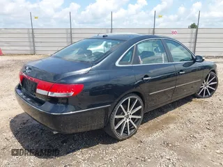 2008 Hyundai Azera Limited z VIN KMHFC46F38A311072, wystawiony jako IAAI lot #42432173 z przebiegiem 221 512 mil mil oraz . Historia ofert i sprzedaży dostępna na DreamBid. Obrazek 4.