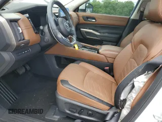 2024 Nissan Pathfinder Platinum z VIN 5N1DR3DG4RC235587, wystawiony jako Copart lot #55989855 z przebiegiem 22 214 mil mil oraz Szkoda całkowita • Salvage title. Historia ofert i sprzedaży dostępna na DreamBid. Obrazek 7.