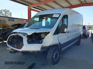 2017 Ford Transit z VIN 1FTYE2CM1HKA13709, wystawiony jako IAAI lot #41933179 z przebiegiem 147 539 mil mil oraz . Historia ofert i sprzedaży dostępna na DreamBid. Obrazek 2.