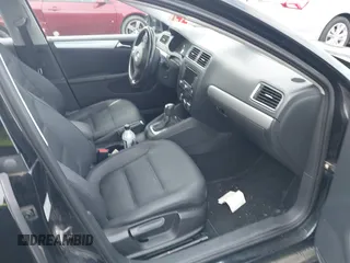 2011 Volkswagen Jetta SEL z VIN 3VWLZ7AJ2BM349306, wystawiony jako IAAI lot #38222989 z przebiegiem 198 462 mil mil oraz . Historia ofert i sprzedaży dostępna na DreamBid. Obrazek 5.