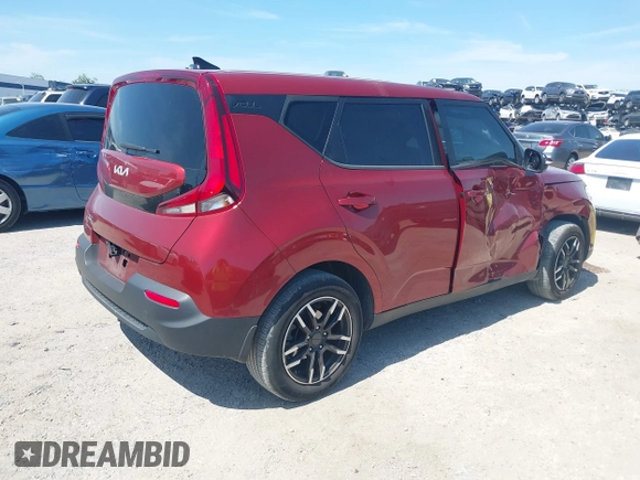 2022 Kia Soul LX with VIN KNDJ23AU9N7825549, listed as a IAAI auction lot 41940946 with 32,453 mi miles. Bid and sale history available at carsss.com. Image 4.