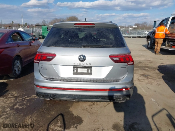 2023 Volkswagen Tiguan SE R-Line Black with VIN 3VV8B7AX1PM024091, listed as a IAAI auction lot 41409100 with 33,262 mi miles. Bid and sale history available at carsss.com. Image 16.