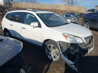 2011 Chevrolet Traverse LTZ z VIN 1GNKVLED9BJ148837, wystawiony jako IAAI lot #41788326 z przebiegiem 196 662 mil mil oraz . Historia ofert i sprzedaży dostępna na DreamBid. Obrazek 1.