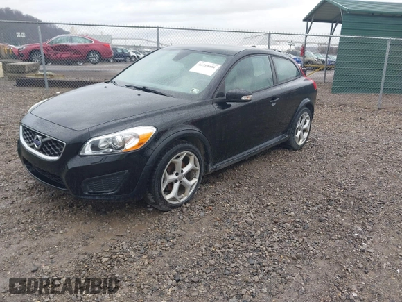 2013 Volvo C30 T5 z VIN YV1672MK8D2305313, wystawiony jako IAAI lot #41715681 z przebiegiem 191 887 mil mil oraz . Historia ofert i sprzedaży dostępna na DreamBid. Obrazek 2.