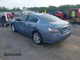 2012 Nissan Maxima SV z VIN 1N4AA5AP7CC805917, wystawiony jako IAAI lot #42070617 z przebiegiem 206 632 mil mil oraz . Historia ofert i sprzedaży dostępna na DreamBid. Obrazek 3.