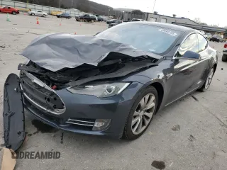 2015 Tesla Model S 85D with VIN 5YJSA1H26FFP78752, listed as a Copart auction lot 45640195 with Not Provided miles and Clean Title. Bid and sale history available at carsss.com. Image 1.