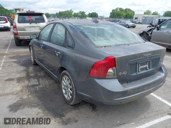 2008 Volvo S40 2.4L z VIN YV1MS382682388753, wystawiony jako IAAI lot #42399969 z przebiegiem 198 879 mil mil oraz . Historia ofert i sprzedaży dostępna na DreamBid. Obrazek 3.