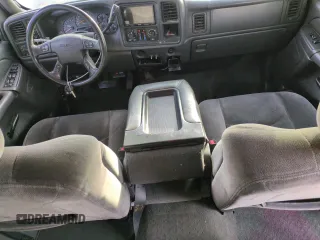 2006 GMC Sierra 1500HD SLE1 z VIN 1GTGK13U06F230477, wystawiony jako Copart lot #46620105 z przebiegiem 145 432 mil mil oraz Szkoda całkowita • Salvage title. Historia ofert i sprzedaży dostępna na DreamBid. Obrazek 8.