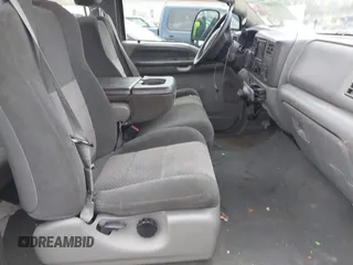 2003 Ford Super Duty F-250 XL with VIN 1FTNX21F33EA47739, listed as a IAAI auction lot 41914651 with 300,398 mi miles. Bid and sale history available at carsss.com. Image 5.
