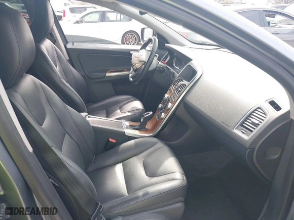 2017 Volvo XC60 Inscription with VIN YV440MRU4H2012938, listed as a IAAI auction lot 41625267 with 61,160 mi miles. Bid and sale history available at carsss.com. Image 5.