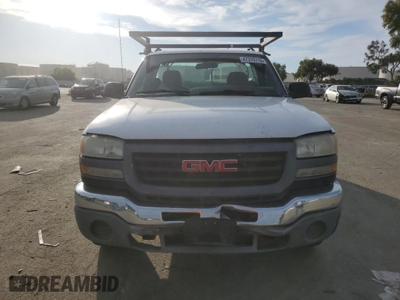 2005 GMC Sierra 1500 with VIN 1GDHC24U65E138733, listed as a Copart auction lot 47315715 with 303,907 mi miles and Salvage Title. Bid and sale history available at DreamBid. Image 5.