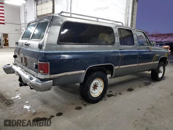 1987 GMC Suburban z VIN 1GKGV26K8HF534817, wystawiony jako Copart lot #43368215 z przebiegiem 82 553 mil mil oraz Tytuł czysty. Historia ofert i sprzedaży dostępna na DreamBid. Obrazek 3.