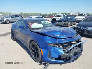 2023 Chevrolet Camaro 1LT z VIN 1G1FB1RS1P0151575, wystawiony jako IAAI lot #41959807 z przebiegiem 21 979 mil mil oraz . Historia ofert i sprzedaży dostępna na DreamBid. Obrazek 1.