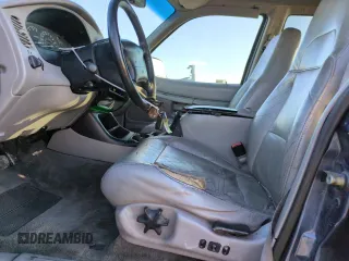 2000 Ford Explorer XLT with VIN 1FMZU83P4YUA57305, listed as a Copart auction lot 45678075 with 237,249 mi miles and Salvage title. Bid and sale history available at DreamBid. Image 7.
