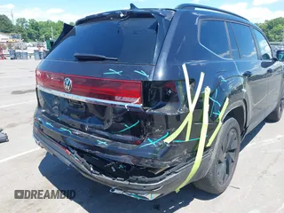 2024 Volkswagen Atlas SE z VIN 1V2JR2CA1RC529185, wystawiony jako IAAI lot #42201837 z przebiegiem 17 919 mil mil oraz . Historia ofert i sprzedaży dostępna na DreamBid. Obrazek 6.