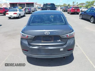 2016 Scion iA z VIN 3MYDLBZV5GY113222, wystawiony jako IAAI lot #42076460 z przebiegiem 112 249 mil mil oraz . Historia ofert i sprzedaży dostępna na DreamBid. Obrazek 16.