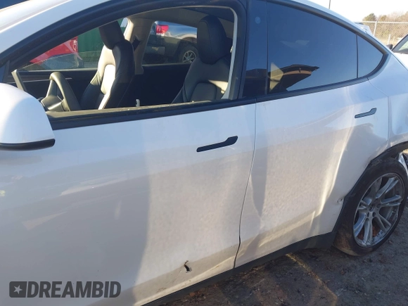 2023 Tesla Model Y Long Range with VIN 7SAYGAEE3PF753657, listed as a IAAI auction lot 41668917 with 33,301 mi miles and . Bid and sale history available at DreamBid. Image 20.
