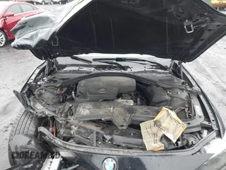2015 BMW 3 Series 320i xDrive z VIN WBA3C3G59FNT53112, wystawiony jako IAAI lot #42222176 z przebiegiem 113 702 mil mil oraz . Historia ofert i sprzedaży dostępna na DreamBid. Obrazek 10.