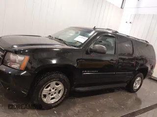 2007 Chevrolet Suburban LTZ with VIN 1GNFK16367R231896, listed as a IAAI auction lot 41979944 with 202,137 mi miles. Bid and sale history available at carsss.com. Image 14.