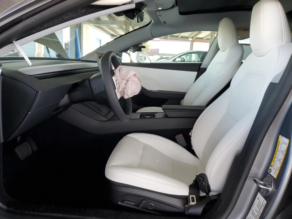 2025 Tesla Model 3 Long Range z VIN 5YJ3E1EA5SF920183, wystawiony jako Copart lot #51593705 z przebiegiem 2 224 mil mil oraz Szkoda całkowita • Salvage title. Historia ofert i sprzedaży dostępna na DreamBid. Obrazek 7.