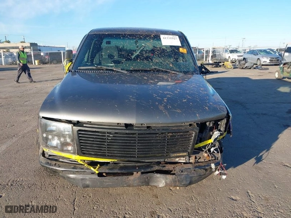 2001 Chevrolet Silverado 1500 LS with VIN 2GCEK19T311378533, listed as a IAAI auction lot 41331927 with 1 mi miles. Bid and sale history available at carsss.com. Image 13.