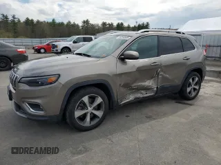 2019 Jeep Cherokee Limited z VIN 1C4PJLDB5KD448173, wystawiony jako Copart lot #56250805 z przebiegiem 97 567 mil mil oraz Szkody całkowita. Historia ofert i sprzedaży dostępna na DreamBid. Obrazek 1.