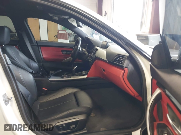 2015 BMW 4 Series 435i xDrive z VIN WBA4B3C53FD669771, wystawiony jako IAAI lot #41835401 z przebiegiem 145 570 mil mil oraz . Historia ofert i sprzedaży dostępna na DreamBid. Obrazek 5.