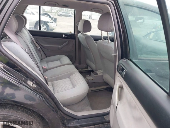 2005 Volkswagen Golf GL with VIN 9BWFL61J354014217, listed as a IAAI auction lot 41526911 with 137,805 mi miles. Bid and sale history available at carsss.com. Image 8.