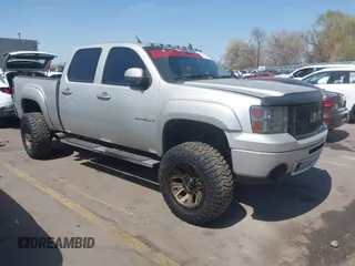 2008 GMC Sierra Denali z VIN 2GTEK638481176683, wystawiony jako IAAI lot #42003540 z przebiegiem 168 367 mil mil oraz . Historia ofert i sprzedaży dostępna na DreamBid. Obrazek 1.