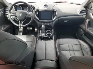 2020 Maserati Ghibli S GranSport z VIN ZAM57YSS3L1343510, wystawiony jako Copart lot #51256455 z przebiegiem 56 646 mil mil oraz Szkody całkowita. Historia ofert i sprzedaży dostępna na DreamBid. Obrazek 8.