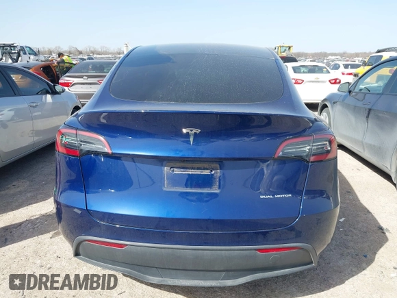 2024 Tesla Model Y Long Range with VIN 7SAYGDEE4RA247417, listed as a IAAI auction lot 41735632 with 30,062 mi miles. Bid and sale history available at carsss.com. Image 16.