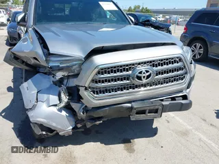 2016 Toyota Tacoma SR5 z VIN 3TMAZ5CNXGM019256, wystawiony jako IAAI lot #42294477 z przebiegiem 123 680 mil mil oraz . Historia ofert i sprzedaży dostępna na DreamBid. Obrazek 6.