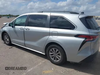 2021 Toyota Sienna XLE with VIN 5TDYRKEC2MS072800, listed as a IAAI auction lot 41918739 with 47,921 mi miles and . Bid and sale history available at DreamBid. Image 3.