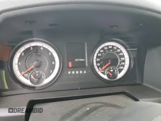 2020 Ram 1500 Express z VIN 3C6RR7KG2LG205374, wystawiony jako Copart lot #86237764 z przebiegiem 25 739 mil mil oraz Nie do naprawy • Non repairable. Historia ofert i sprzedaży dostępna na DreamBid. Obrazek 9.