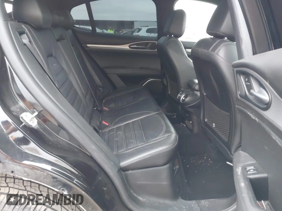 2019 Alfa Romeo Stelvio Ti z VIN ZASPAKBNXK7C44188, wystawiony jako IAAI lot #41320657 z przebiegiem 89 927 mil mil oraz . Historia ofert i sprzedaży dostępna na DreamBid. Obrazek 8.
