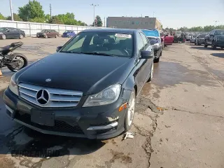 2013 Mercedes-Benz C 300 Sport z VIN WDDGF8AB7DR245588, wystawiony jako Copart lot #58091295 z przebiegiem 90 242 mil mil oraz Szkoda całkowita • Salvage title. Historia ofert i sprzedaży dostępna na DreamBid. Obrazek 13.